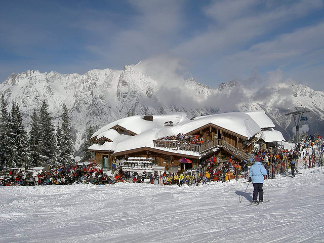 австрийские горнолыжные курорты заальбах и Хинтерглемм образуют регион Горнолыжный цирк